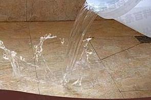 西华漏水维修 免砸砖防水材料该如何施工